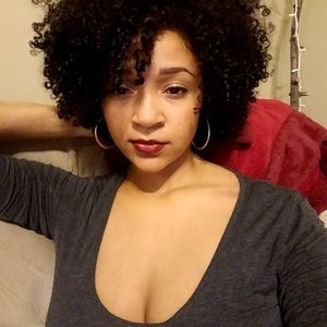 Meet your Posher, Adrienne